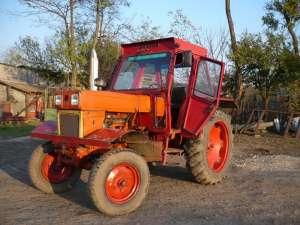 Vand tractor u 650+remorca 7 t +plug+disc