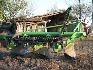 Vand tractor u 650+remorca 7 t +plug+disc